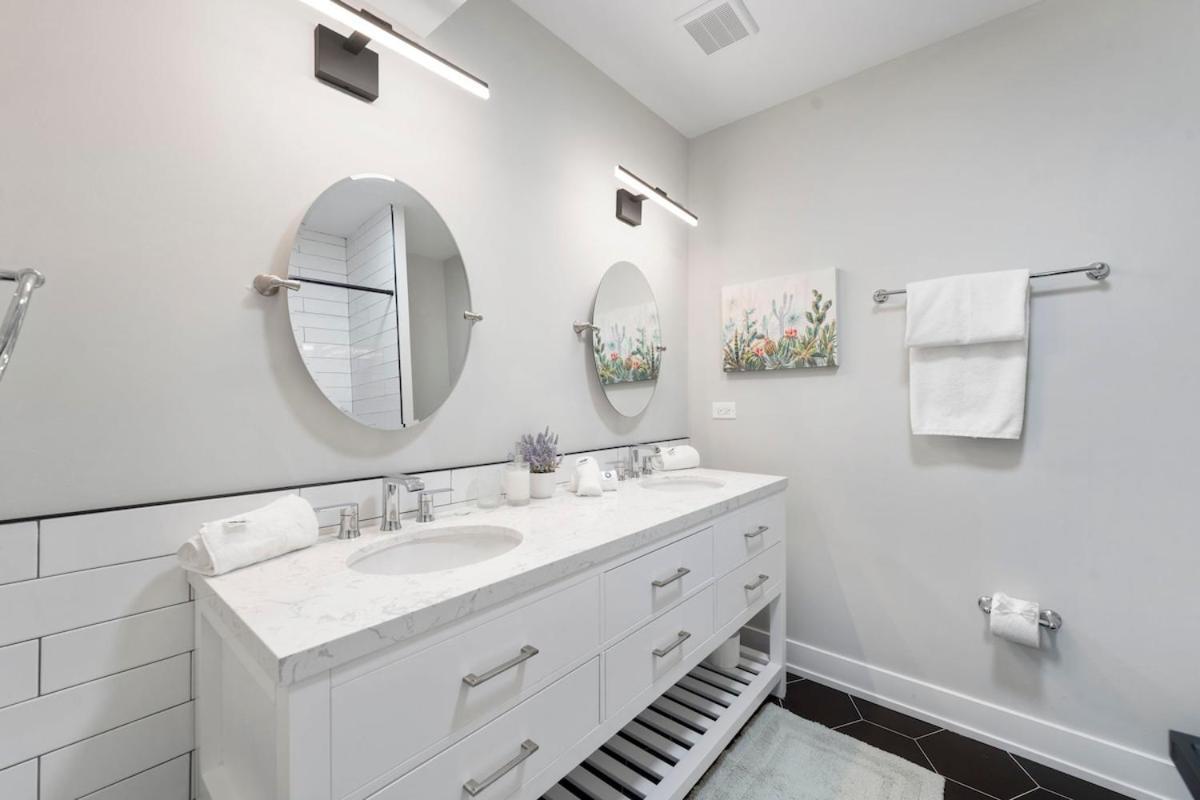 2 Bed & 3 Bath Chicago Condo Экстерьер фото
