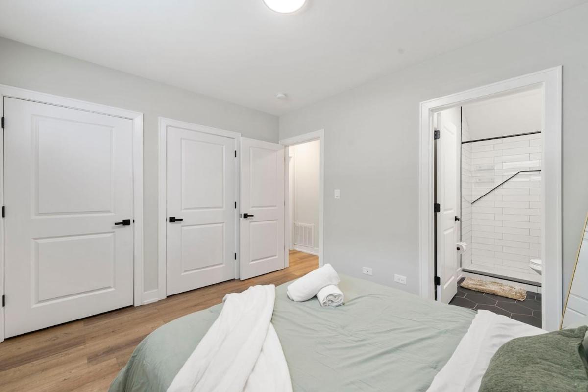 2 Bed & 3 Bath Chicago Condo Экстерьер фото