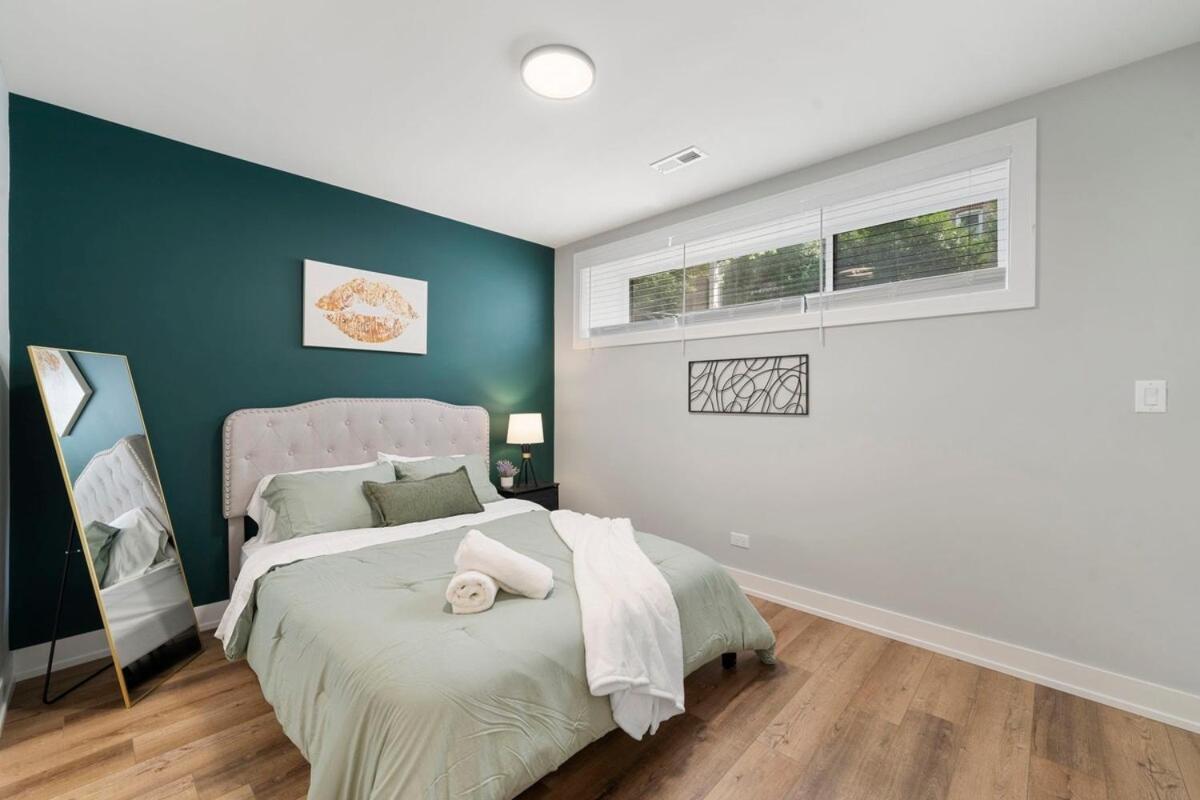 2 Bed & 3 Bath Chicago Condo Экстерьер фото