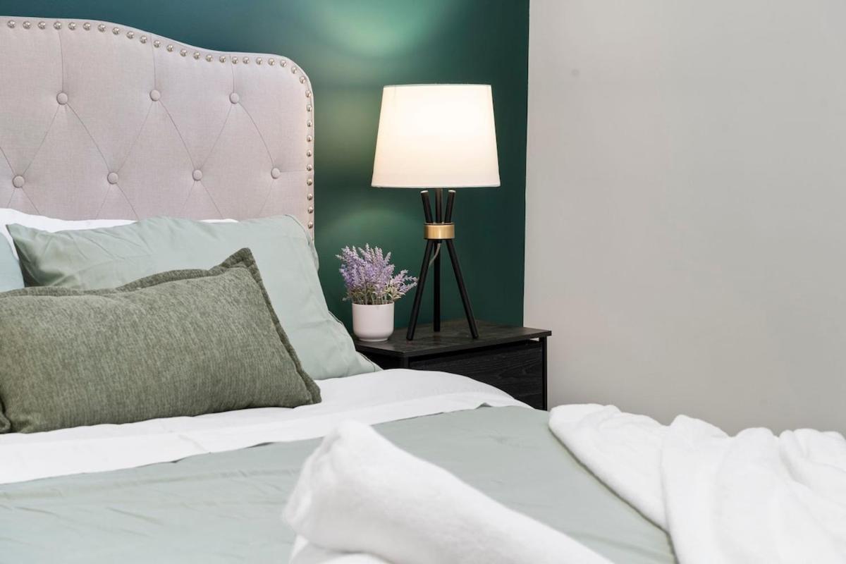 2 Bed & 3 Bath Chicago Condo Экстерьер фото