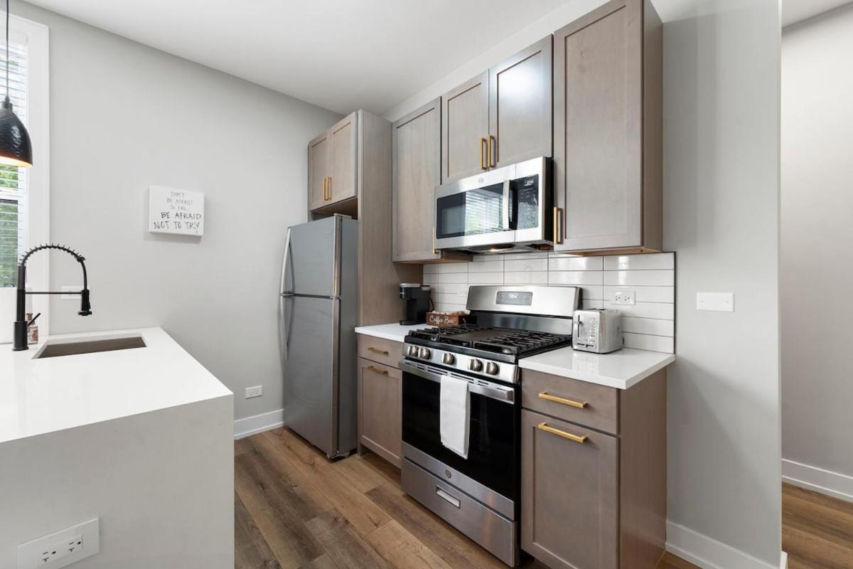 2 Bed & 3 Bath Chicago Condo Экстерьер фото