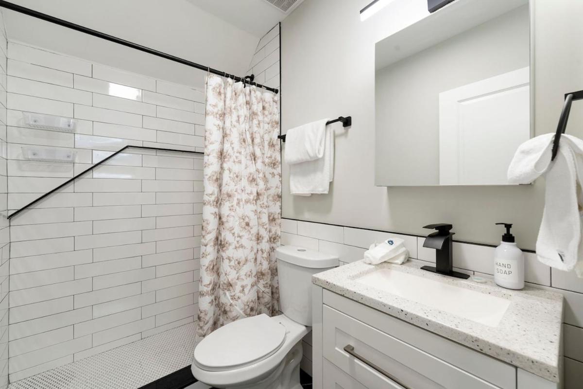 2 Bed & 3 Bath Chicago Condo Экстерьер фото
