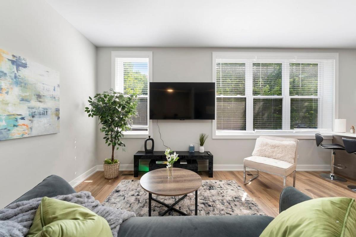 2 Bed & 3 Bath Chicago Condo Экстерьер фото