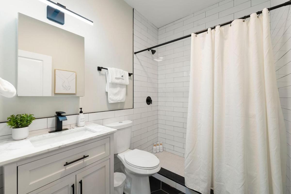 2 Bed & 3 Bath Chicago Condo Экстерьер фото