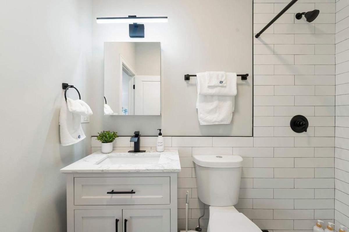 2 Bed & 3 Bath Chicago Condo Экстерьер фото