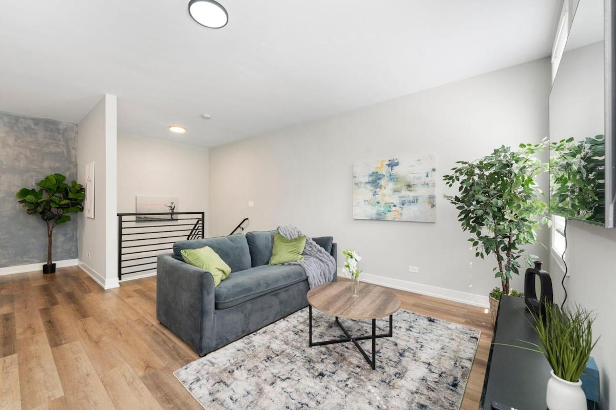 2 Bed & 3 Bath Chicago Condo Экстерьер фото