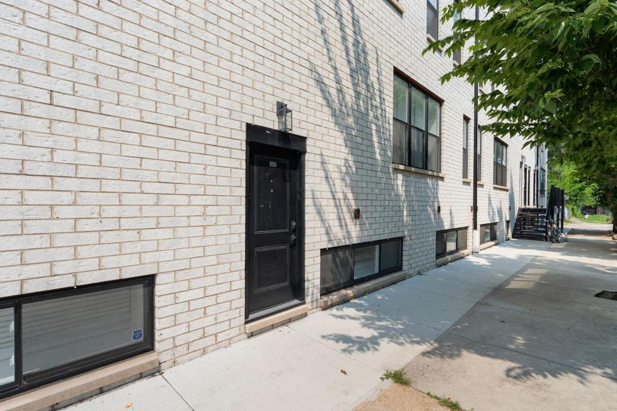 2 Bed & 3 Bath Chicago Condo Экстерьер фото