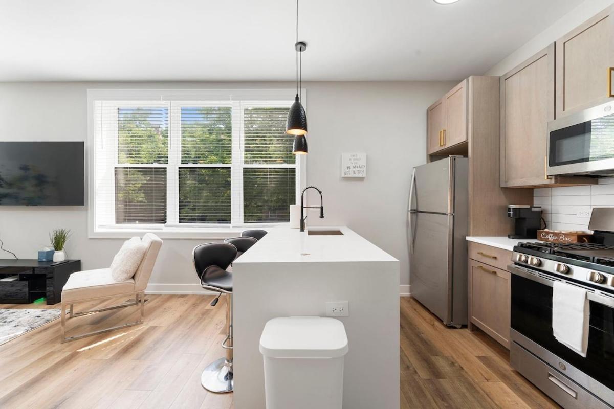 2 Bed & 3 Bath Chicago Condo Экстерьер фото