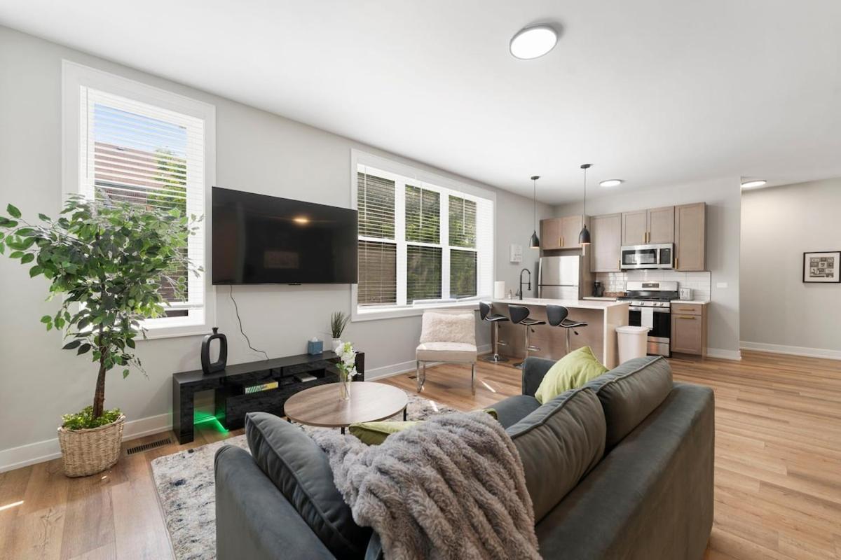 2 Bed & 3 Bath Chicago Condo Экстерьер фото
